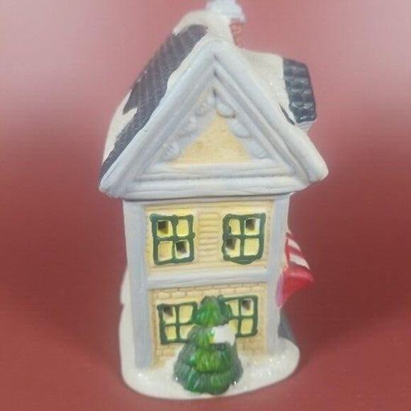 Christmas Village Vintage 5” Holiday Ceramic Florist, Porcelain Miniature - Picture 4 of 7